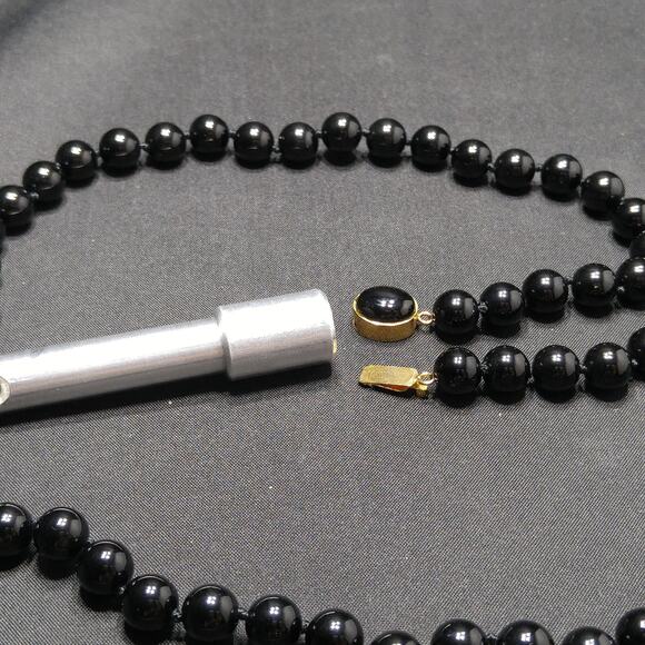 Vintage Onyx Beaded Necklace, Hand Knotted, Gold Tone Clasp, Quartz Tested 1980s - Picture 7 of 10